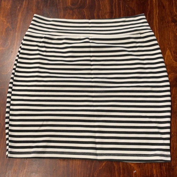 5/$20 Lot of 3 Striped Mini & Pencil skirts Forever 21 L - Picture 3 of 10